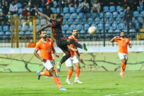 من مباراة بين الأهلي وفاركو