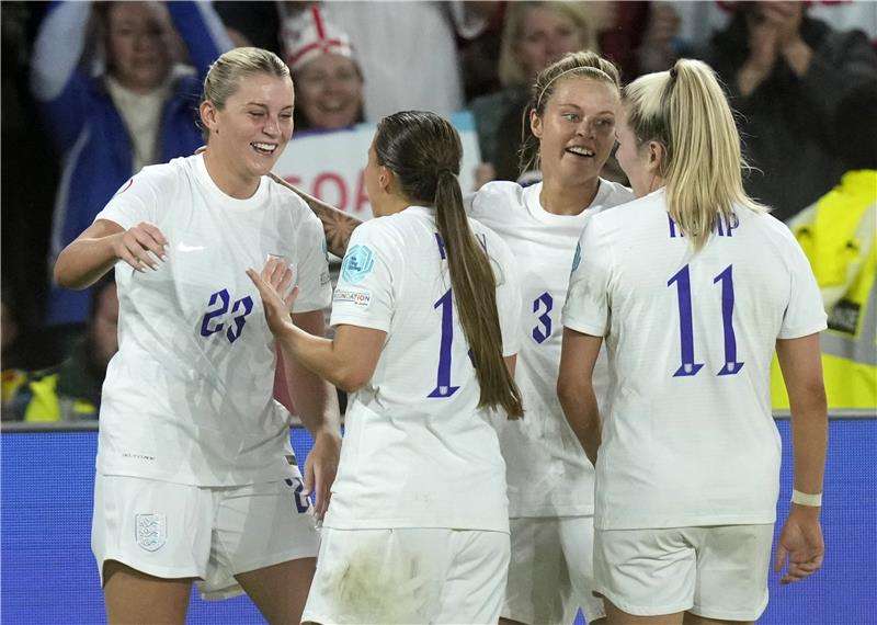 لاعبات المنتخب الإنجليزي