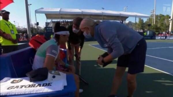 الجهاز الطبي مع أنس جابر قبل الانسحاب