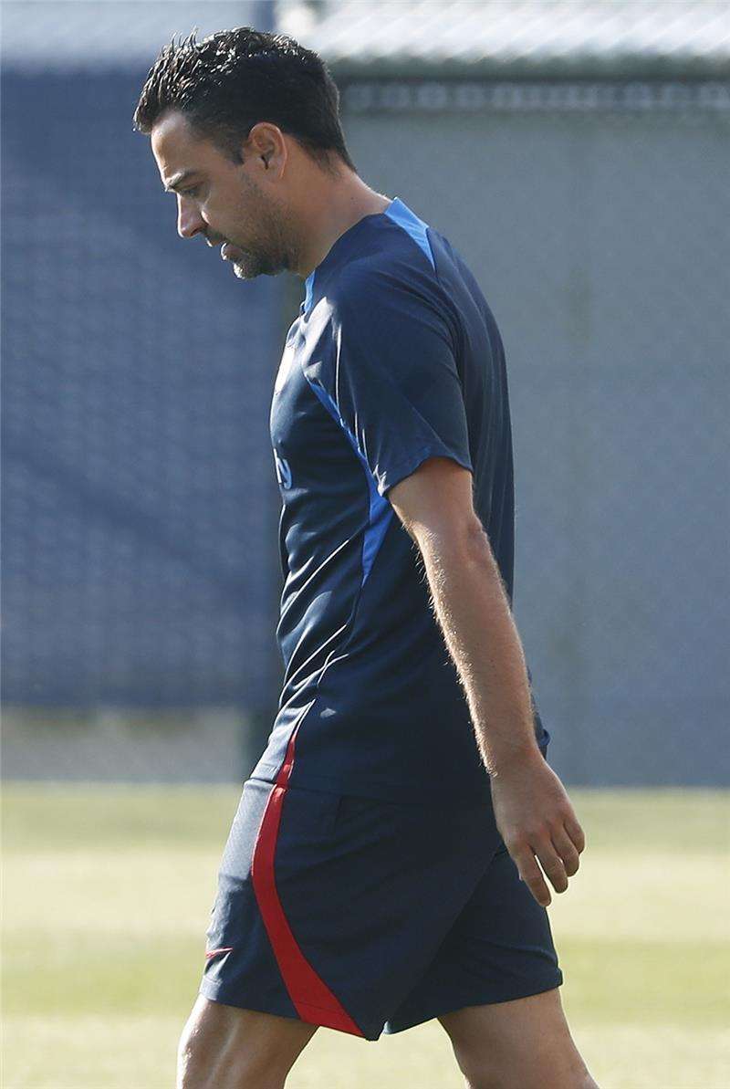 تشافي هيرنانديز مدرب برشلونة