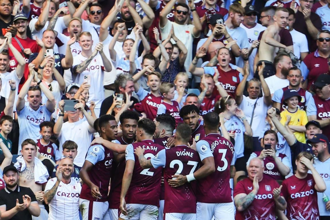 لاعبو أستون فيلا