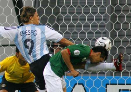 الهدف الذي اثبته الفيفا لهرنان كريسبو .. !!