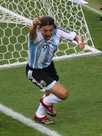 فرحة هرنان كريسبو بالهدف .. 