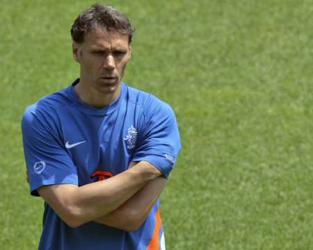 فان باستن .. هل يبقي فان نيستلروي أساسيا أم لا ؟