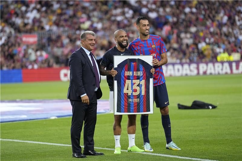 بوسكيتس مع لابورتا - أرشيفية