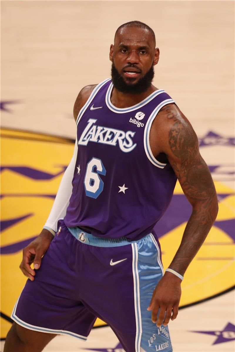 ليبرون جيمس