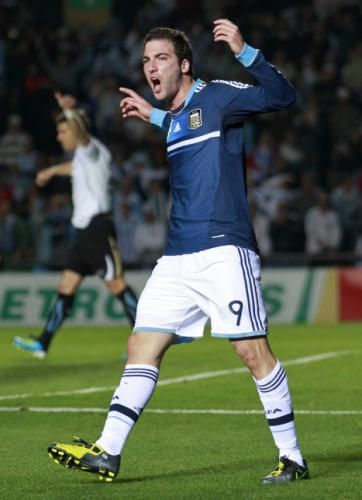 2011-07-16t231012z_01_jmg82_rtridsp_3_soccer-copa_reuters