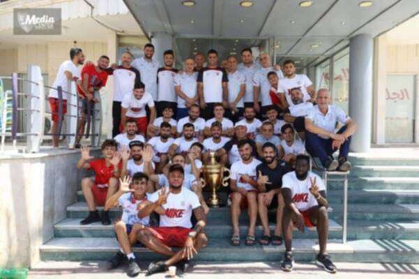 لاعبو أهلي حلب مع كأس سوريا