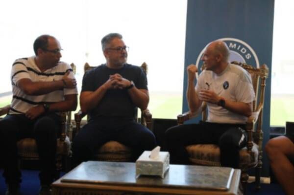 ميكالي وجونياس