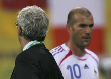 زيدان لحظة تبديله