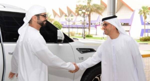 الشيخ سلطان بن حمدان خلال زيارة نادي العين