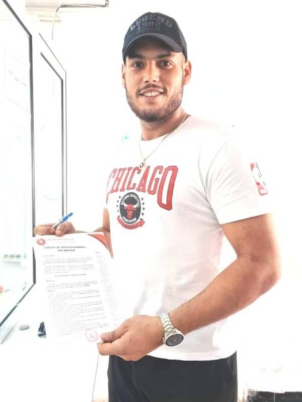 غازي بالغالي بعد إمضاء العقد اليوم