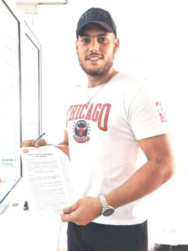 غازي بالغالي بعد إمضاء العقد اليوم