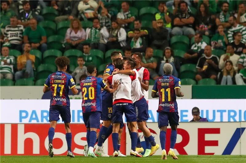 لاعبو تشافيس