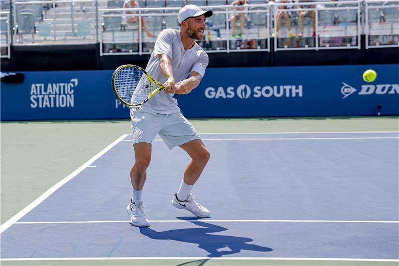 أدريان مانارينو