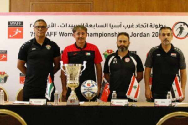 جانب من المؤتمر الصحفي للمدربين