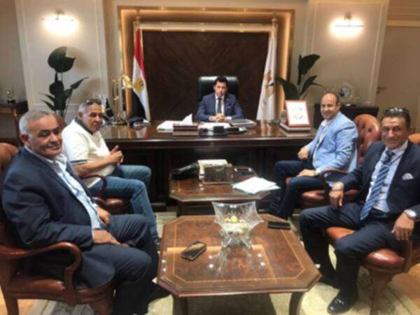 من الاجتماع