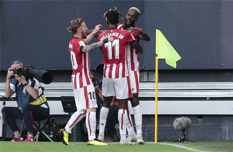 إينياكي ويليامز مع لاعبي بيلباو