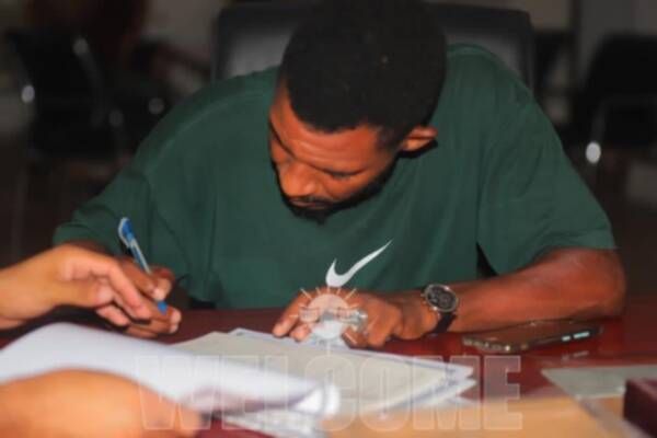 الحداد يوقع للمحلة