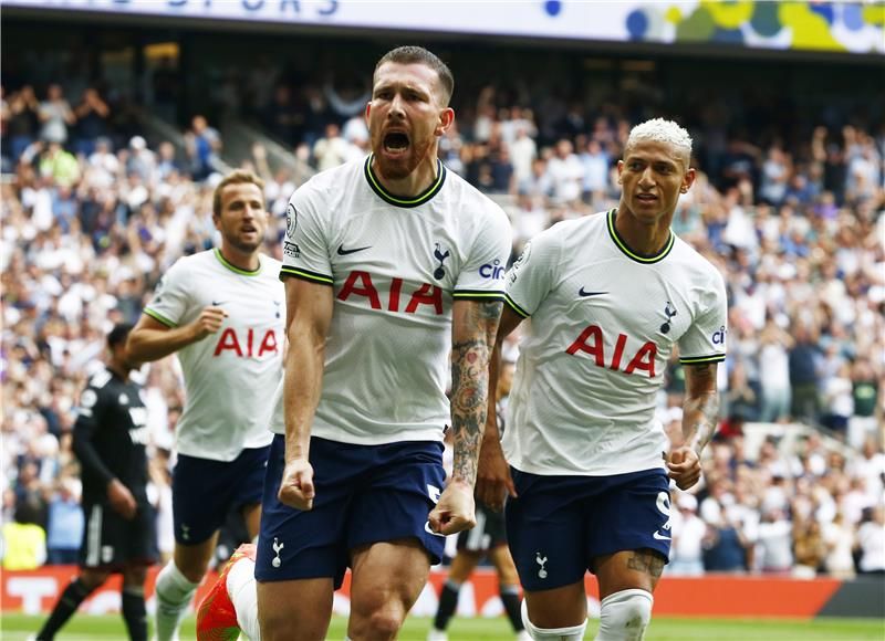 لاعبو توتنهام