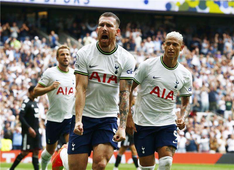 لاعبو توتنهام