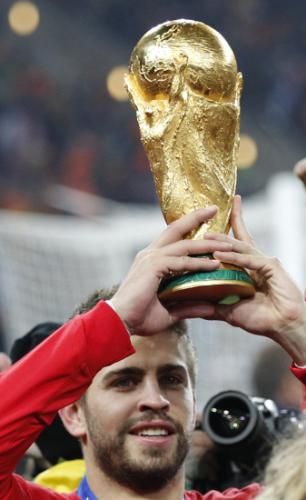 2010-07-11t213743z_01_wcp592_rtridsp_3_soccer-world_reuters