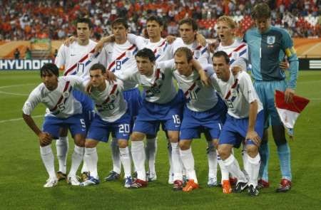 المنتخب الهولندى فى مباراة البرتغال 