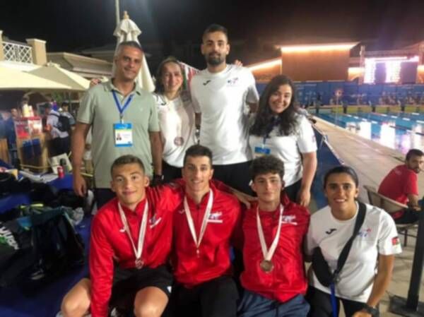 منتخب السباحة