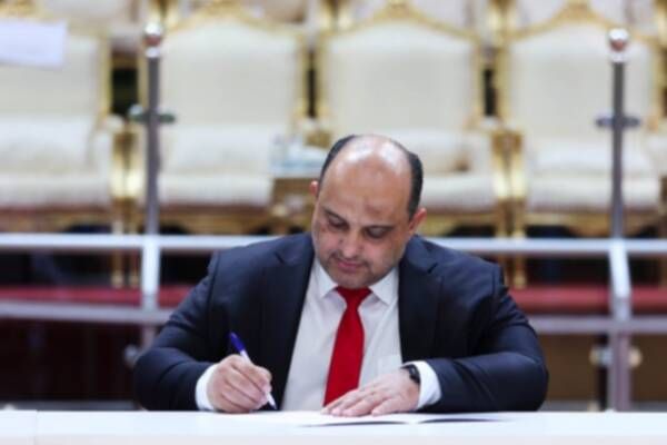 من توقيع العقد