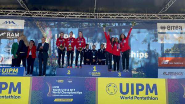 جانب من التتويج