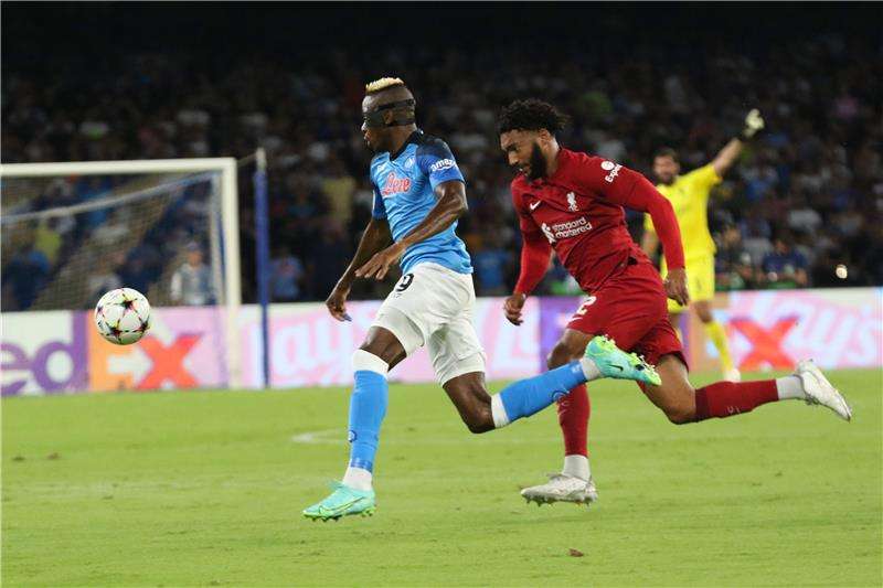 من لقاء نابولي وليفربول