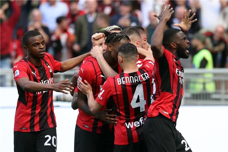 لاعبو ميلان