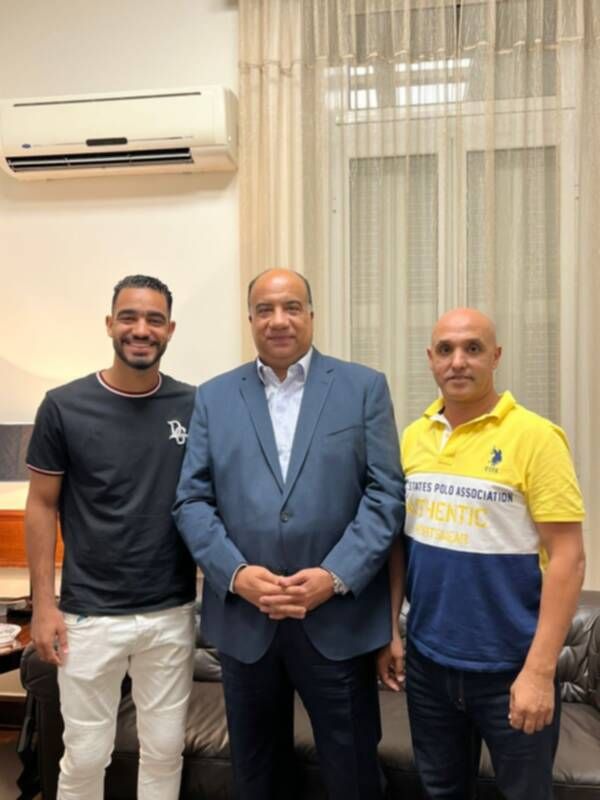 بعد توقيع العقود