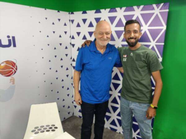 مدرب لبنان مع مراسل كووورة