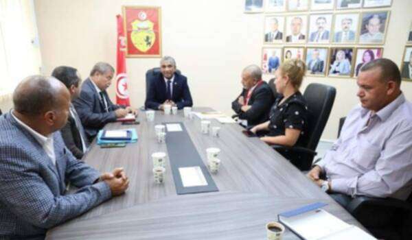 اجتماع الوزير بمسؤولي مستقبل الرجيش