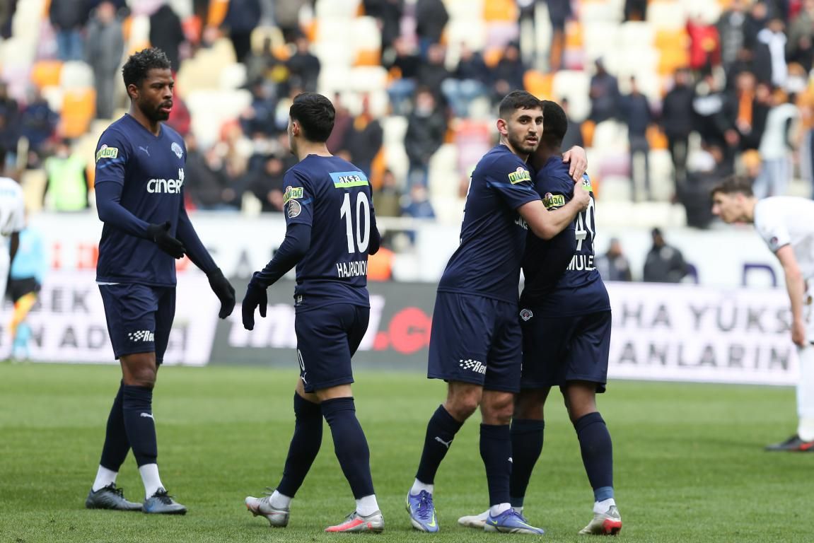 لاعبو قاسم باشا