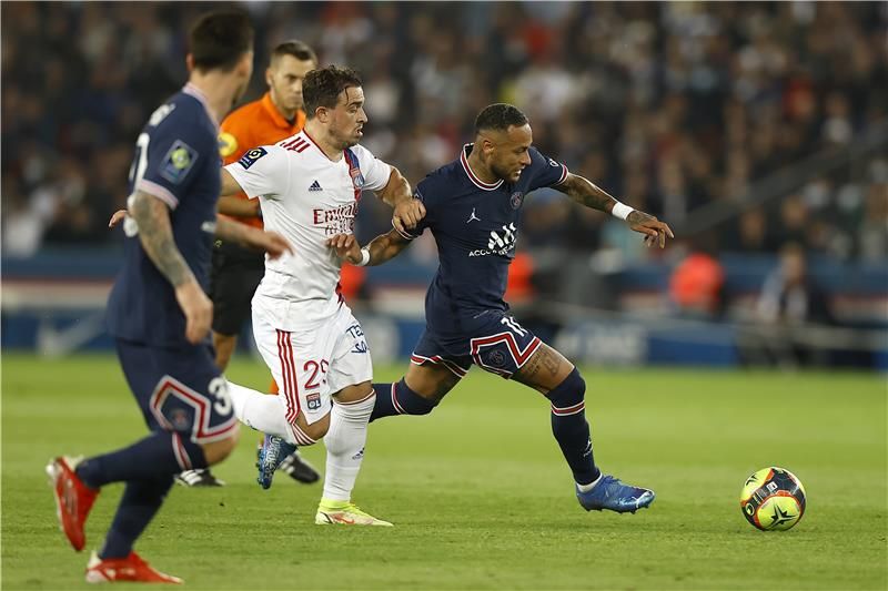 لقاء سابق بين الفريقين