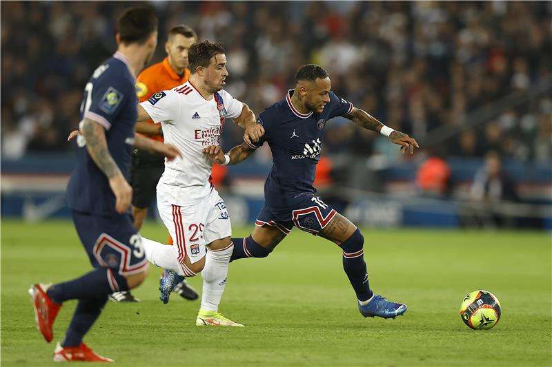 لقاء سابق بين الفريقين