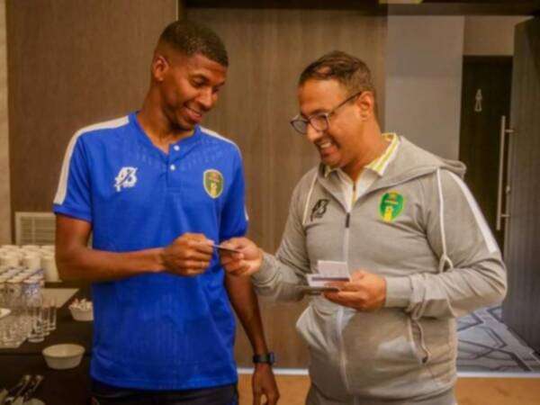 من وصول اللاعبين