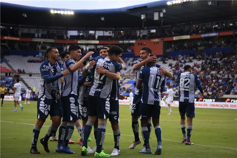 لاعبو باتشوكا