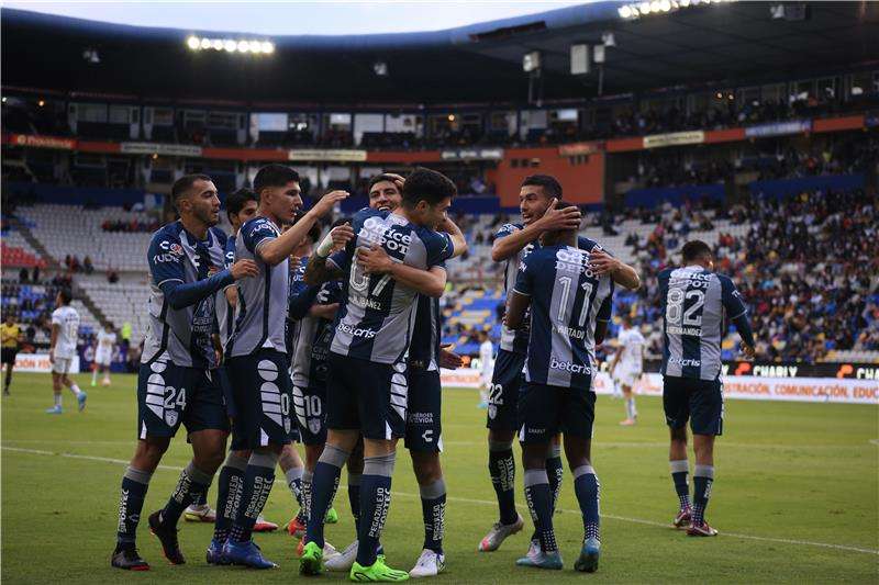 لاعبو باتشوكا