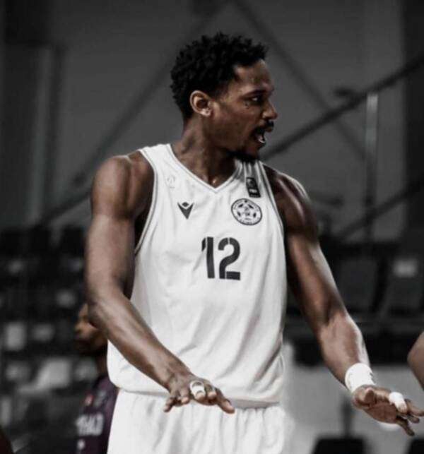 سي جاي جايلز