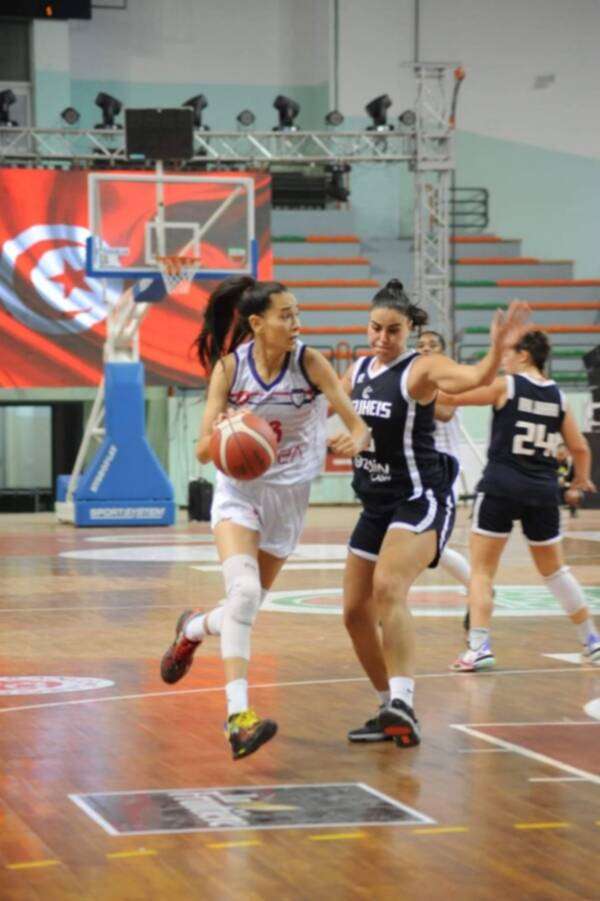 من مباراة الأمل الرياضي بالوطن القبلي التونسي و شباب الفحيص الأردني