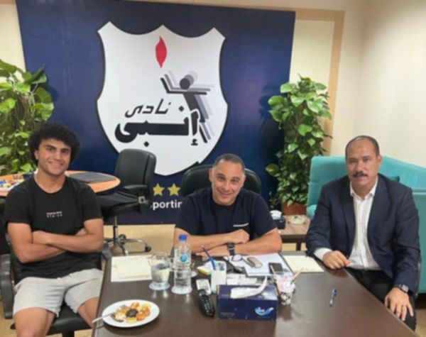 بعد توقيع العقود