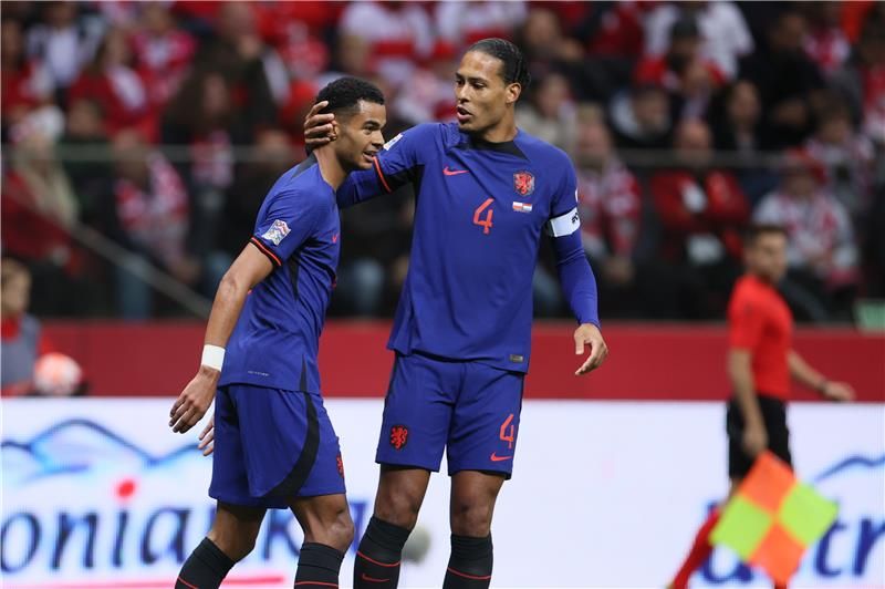 من لقاء هولندا وبولندا