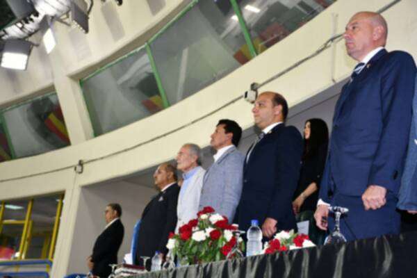 من الافتتاح