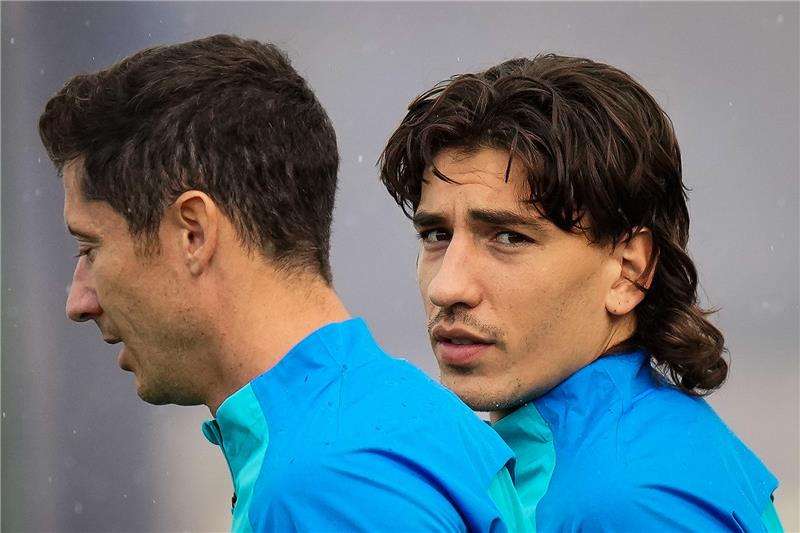 بيليرين (يمين)