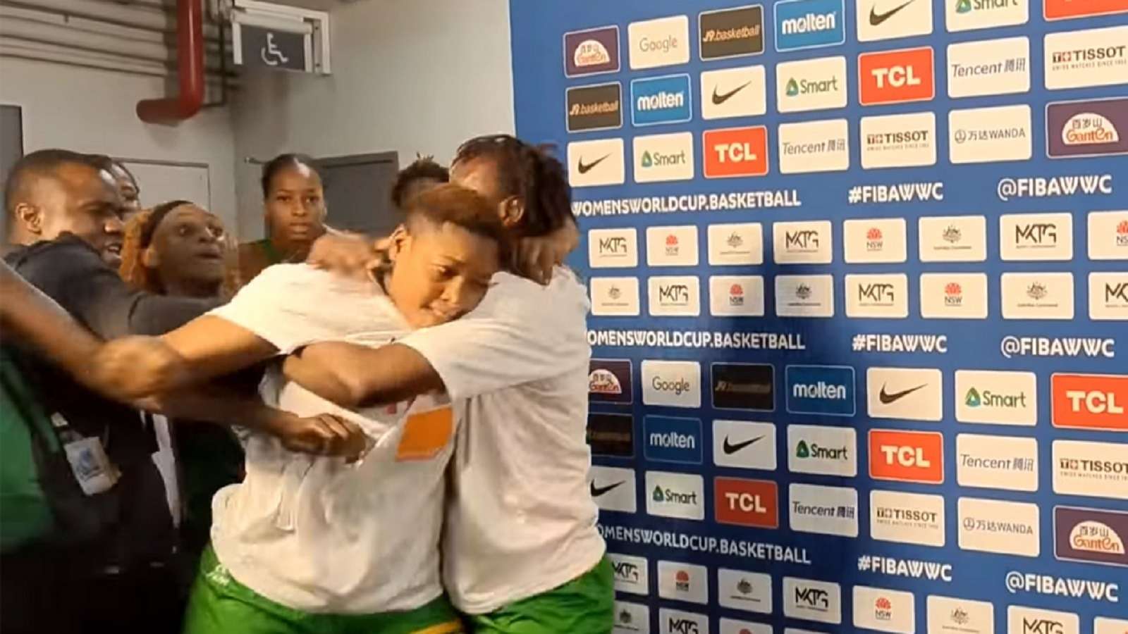 جانب من الشجار بين لاعبات مالي