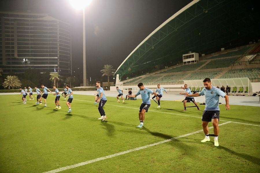 من معسكر الإمارات