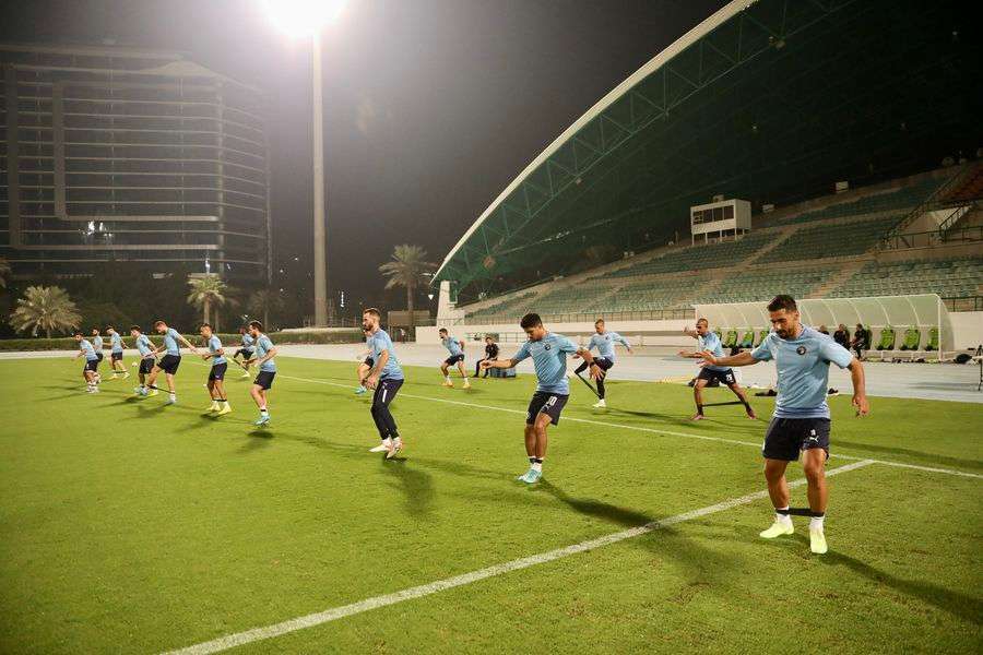 من معسكر الإمارات